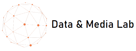 Λογότυπο Data & Media Lab με γραφικό δίκτυο πορτοκαλί κόμβων αριστερά και μαύρο κείμενο "Data & Media Lab" δεξιά.